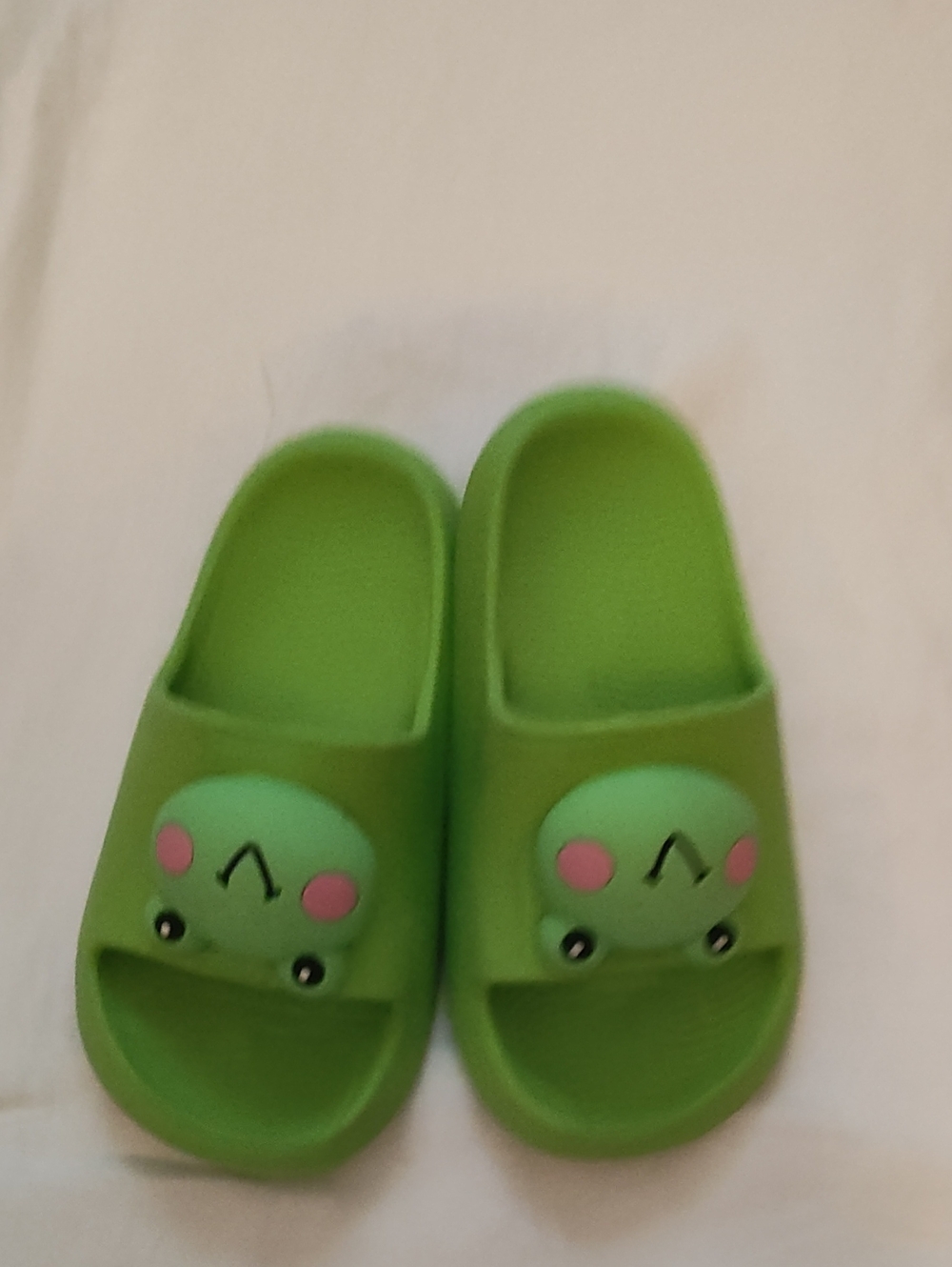Kids Green Frog Slide Slippers - Cushioned Open-Toe Sandals